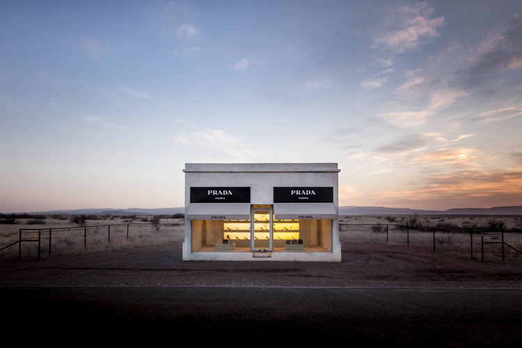 prada marfa buti di tengah padang pasir texas