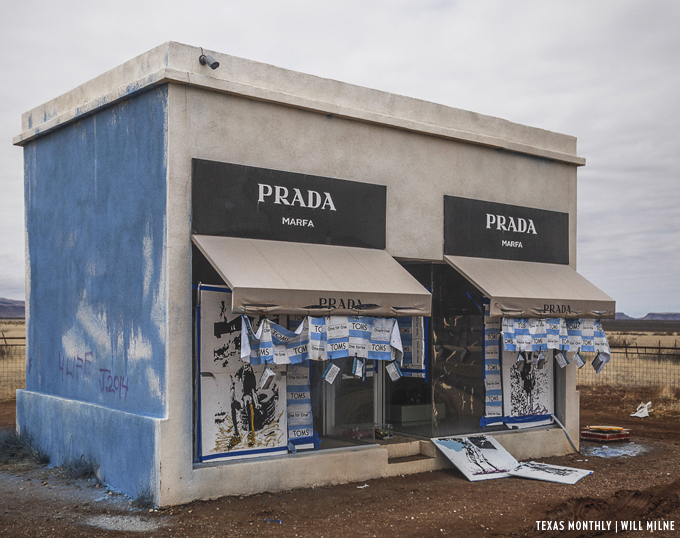 prada marfa dicat warna biru