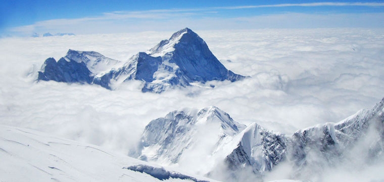 puncak gunung makalu