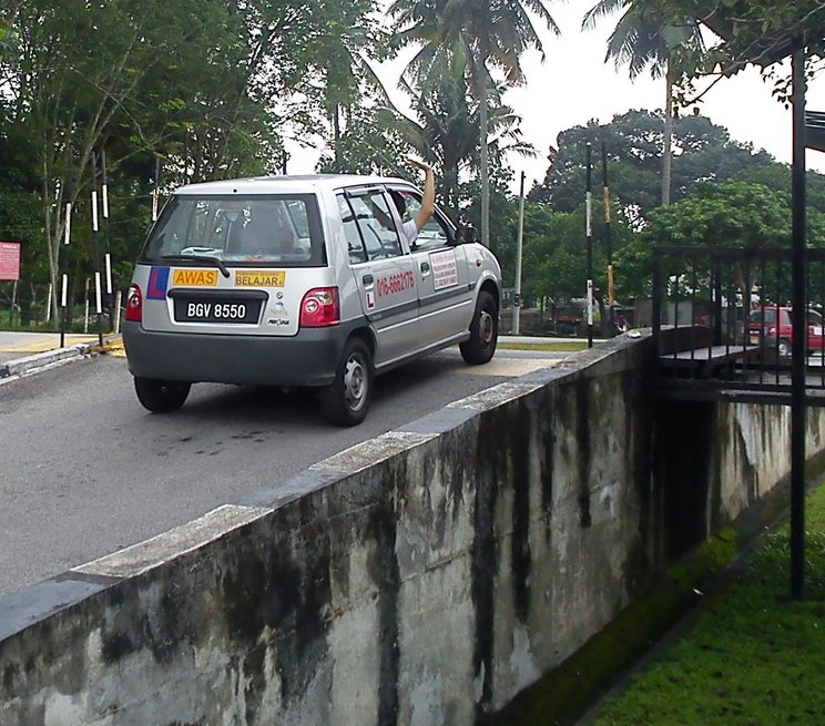 pusat latihan memandu cemerlang kereta mendaki bukit