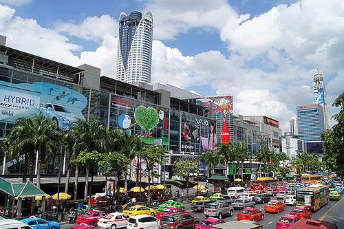 pusat membeli belah yang besar beserta tarikan utamanya 33k81