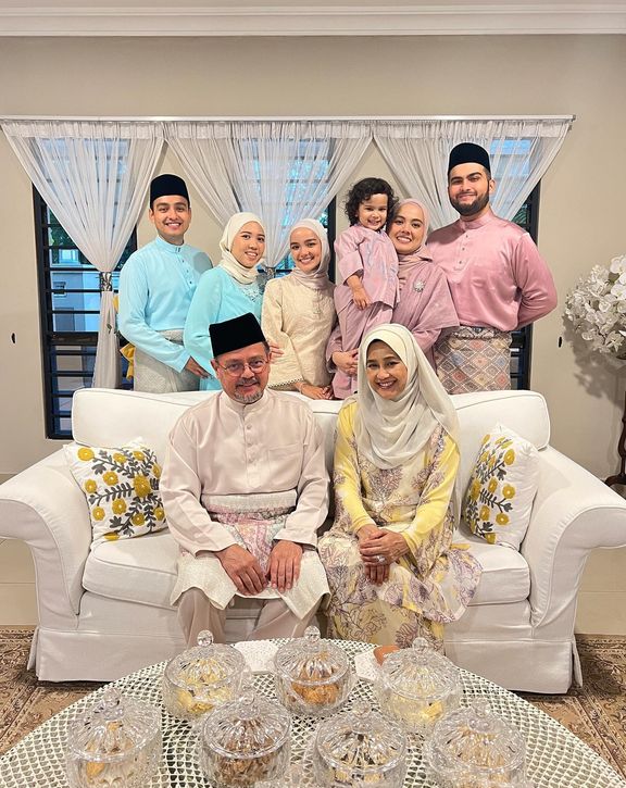 qasrina karim siblings family adik beradik keluarga