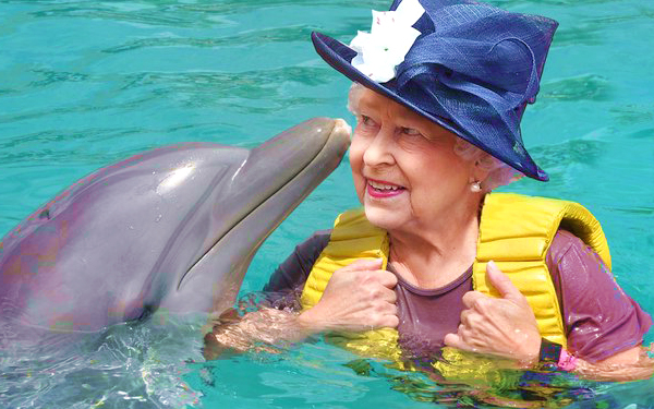 queen elizabeth dan ikan dolfin