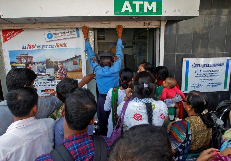 rakyat india serbu atm demonetisasi india 2016