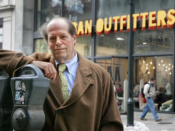 richard haynes ceo urban outfitters tiada gaji