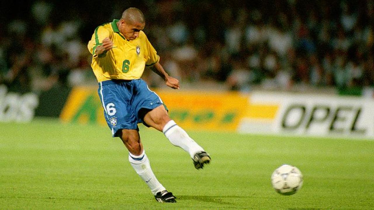 roberto carlos apakah yang dimaksudkan dengan efek magnus 711