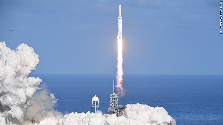 roket paling berkuasa di dunia falcon heavy dilancarkan