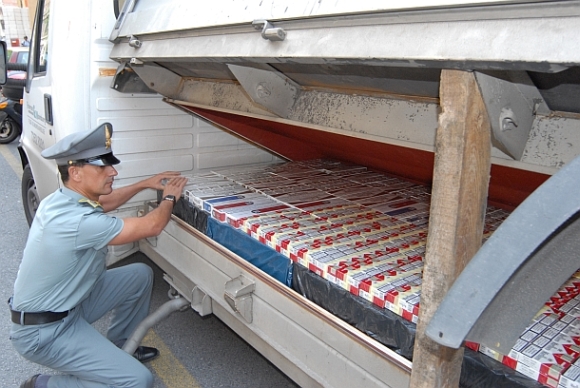 rokok disembunyikan dalam lori