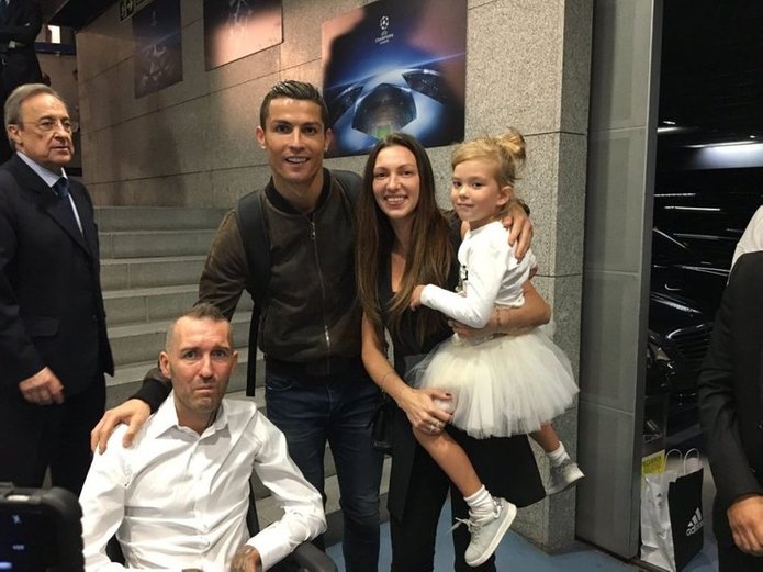 ronaldo turut memberi semangat kepada bekas pemain rangers fernando ricksen