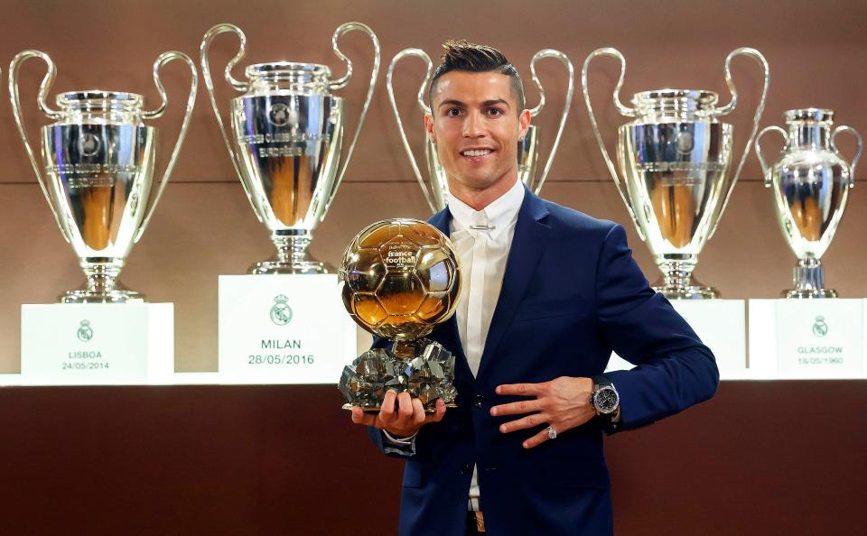 ronaldo turut menjual trofi ballon d or miliknya untuk tujuan amal