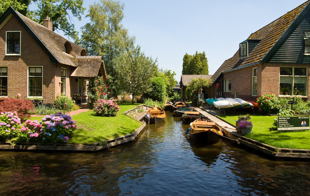 rumah di giethoorn