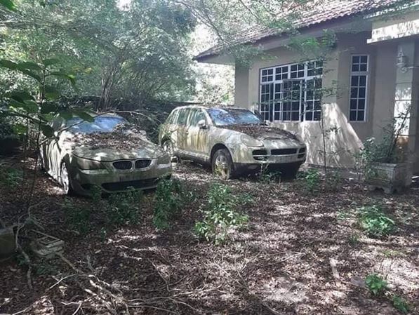 rumah terbiar kereta mewah