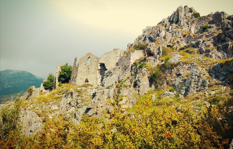 runtuhan chateau de rocca sparviera