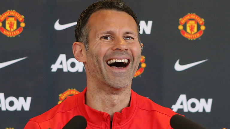 ryan giggs tergelak