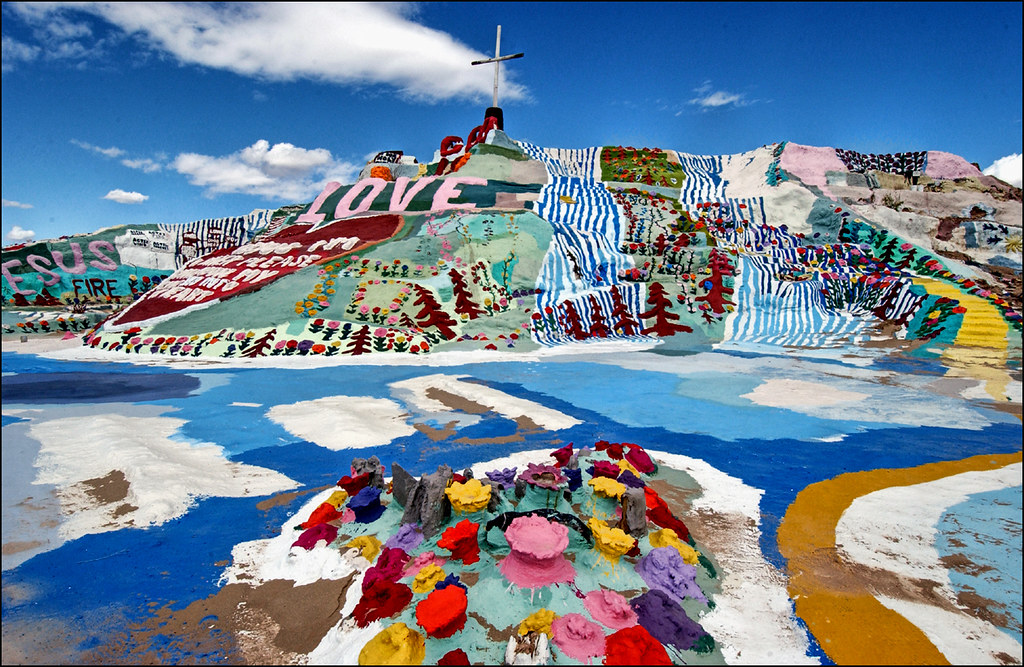 salvation mountain karya gergasi