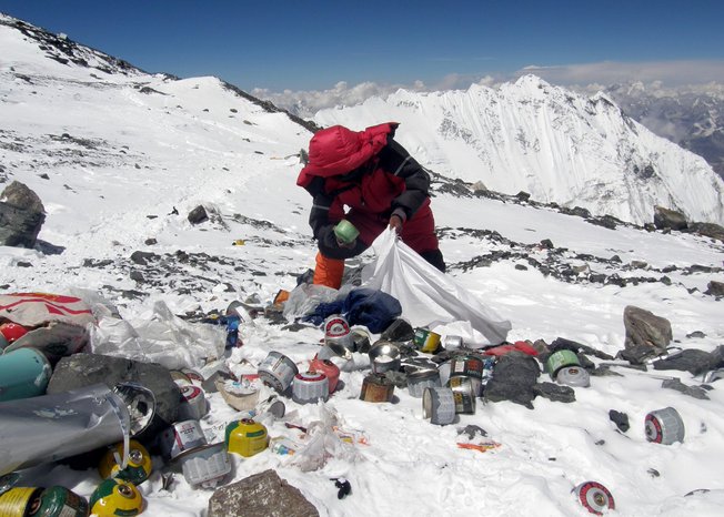 sampah di everest 253