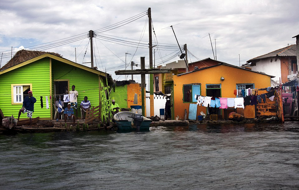 santa cruz del islote mempunyai 90 buah rumah 8