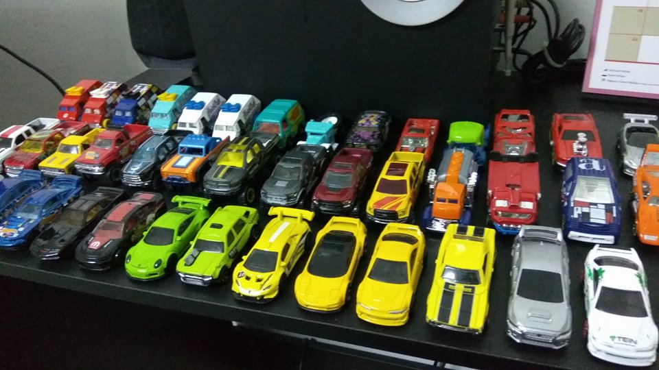 sebahagian koleksi hot wheels saudara mazley