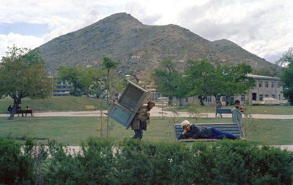 sebuah taman di kabul mei 1968