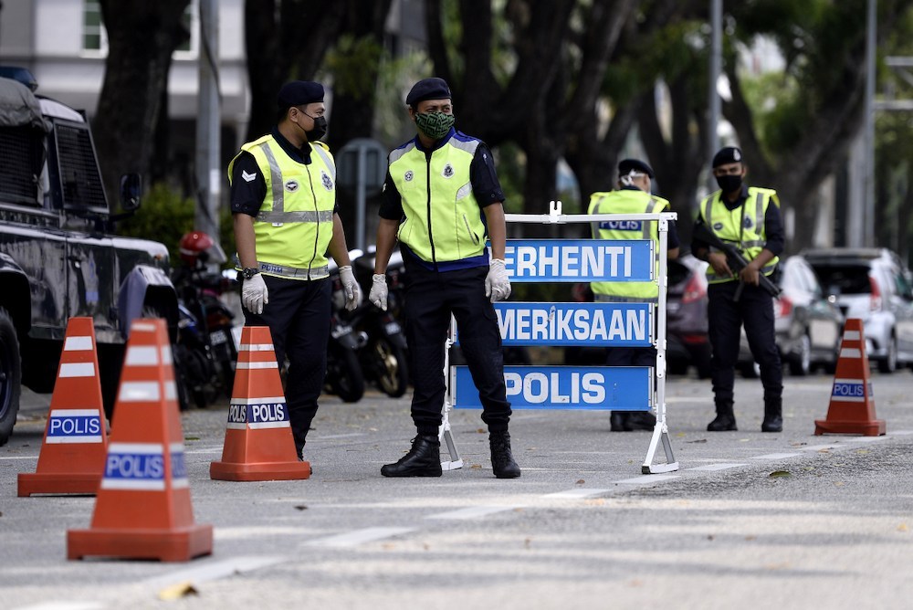 sekatan jalan raya ketika pkp