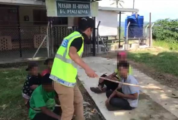 sekatan polis sempena perintah kawalan pergerakan