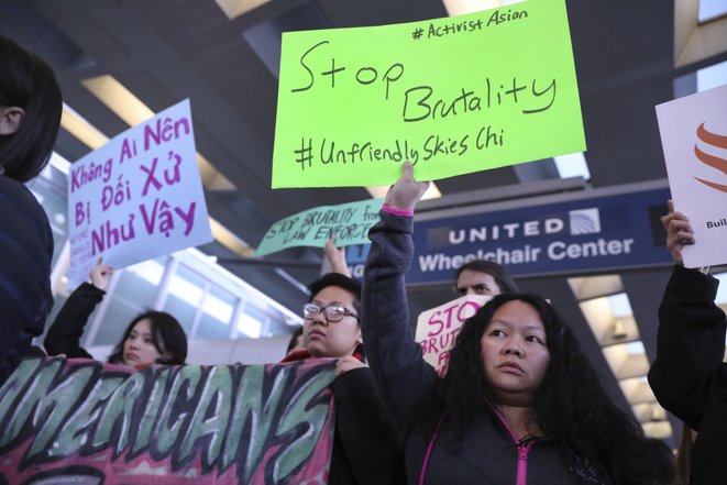 sesi memboikot penerbangan united airlines akibat kes menghalau penumpang baru baru ini