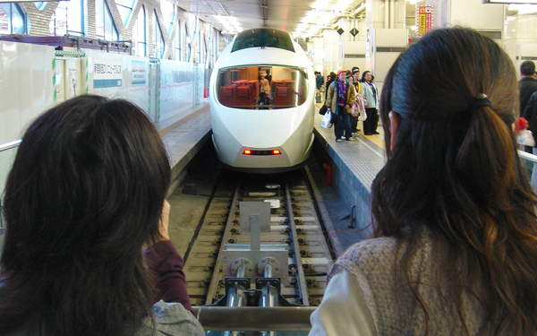 shinkansen fast bullet train