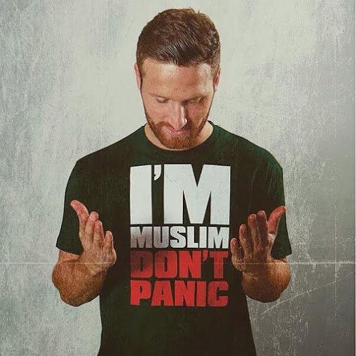 shkrodran mustafi pakai tshirst muslim