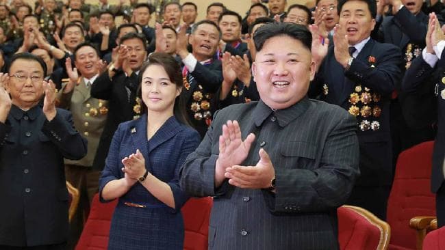 sol ju dan kim jong un ketawa tepuk tangan