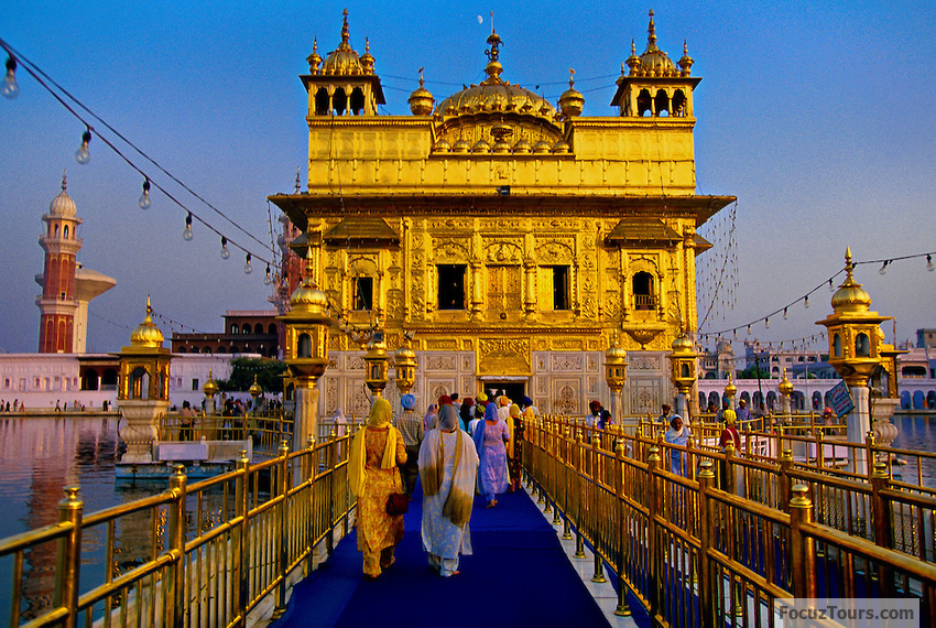 sri harmandir sahib 560