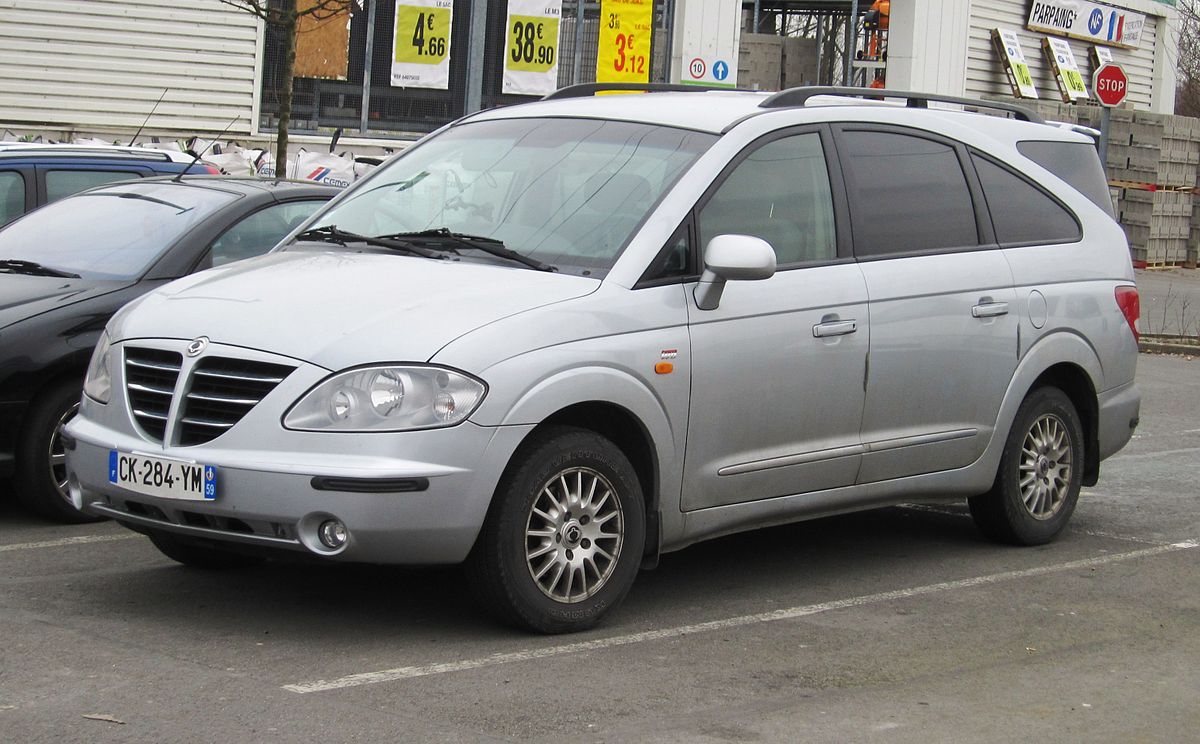 ssangyong stavic rekaan aneh