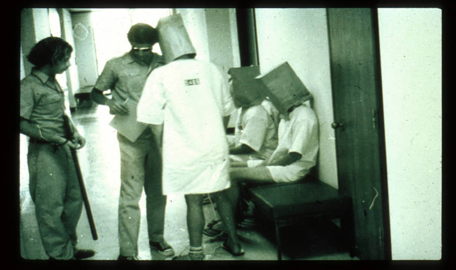 stanford prison experiment beg pada muka