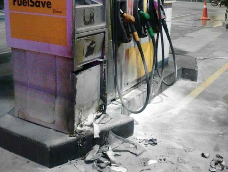 stesen minyak dibaling bom petrol