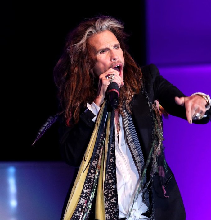 steven tyler aerosmith jatuh dari pentas