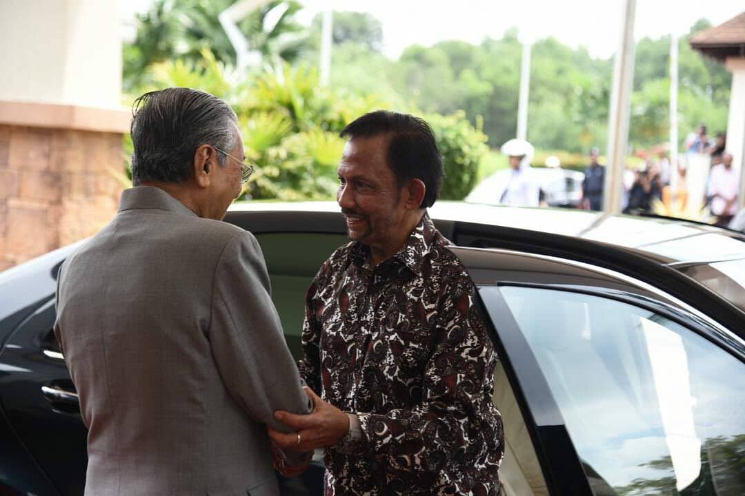 sultan brunei temui tun mahathir pandu sendiri kereta 1