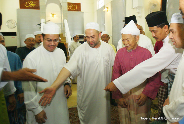 sultan kelantan dengan nik aziz