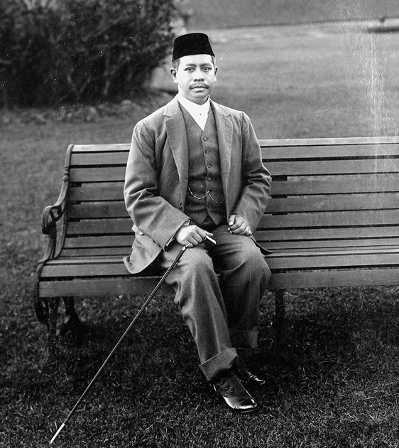 sultan zainal abidin iii muadzam shah raja melayu paling muda menaiki takhta dalam sejarah 2