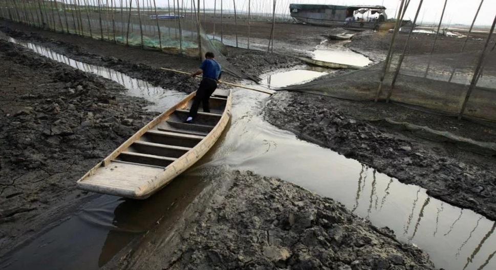 tasik di dunia yang semakin mengering kering kontang