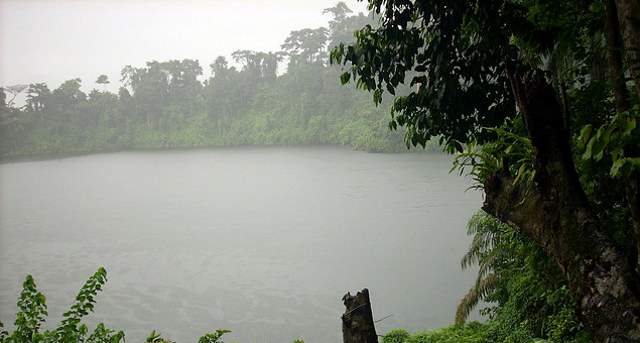 tasik kawah di debundscha 711