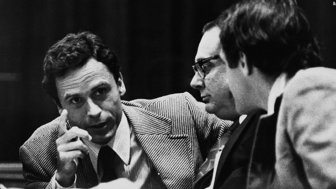 ted bundy ketika dalam perbicaraan 2