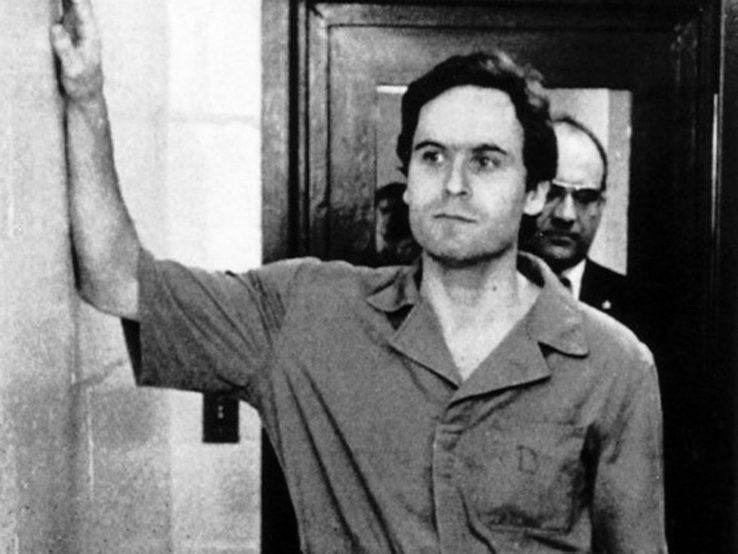 ted bundy menggunakan kekacakan wajahnya untuk mengumpan mangsa