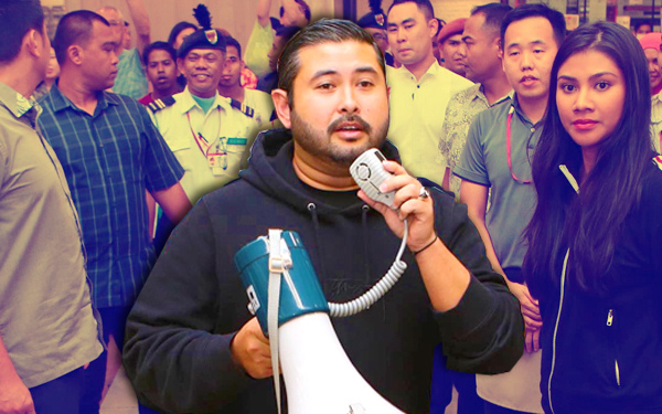 tengku mahkota johor tmj belanja semua orang di aeon tebrau johor