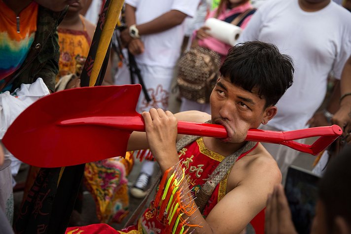 thailand vegetarian festival sambutan perayaan pelik