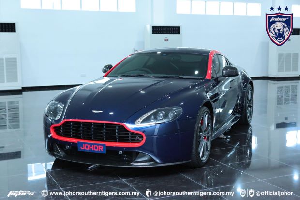 tmj terima hadiah aston martin sempena julang piala sumbangsih