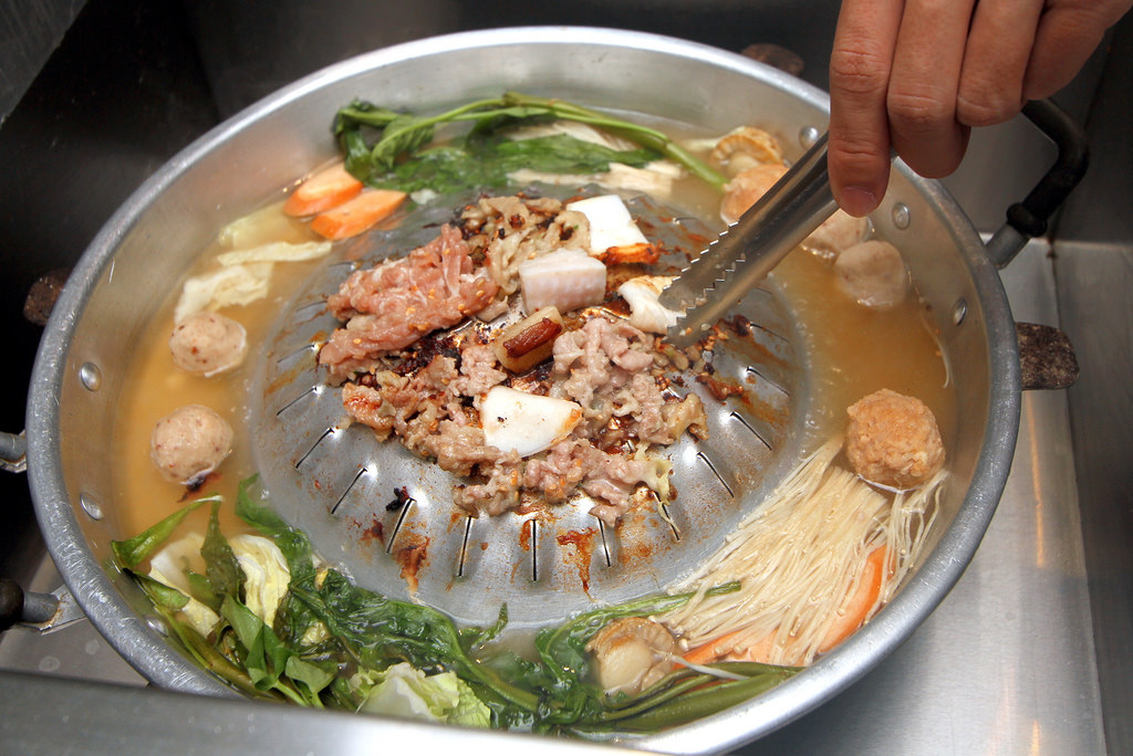 tomyam campur makanan laut dan darat