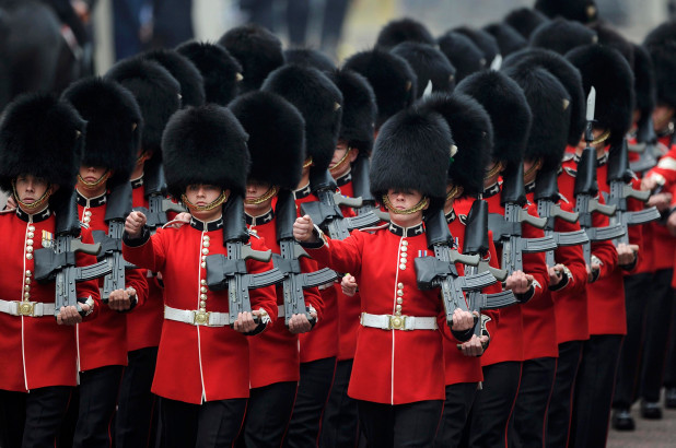 topi pengawal diraja british