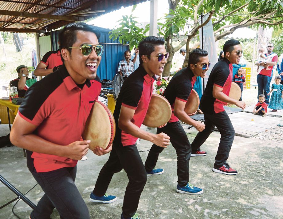 tradisi kompang majlis perkahwinan