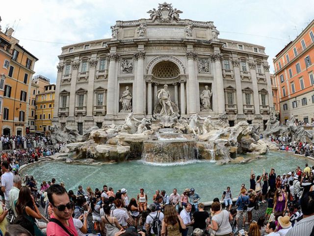 trevi fountain reality