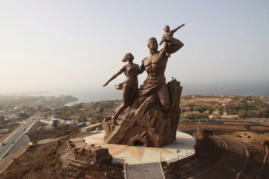 tugu gergasi dakar senegal