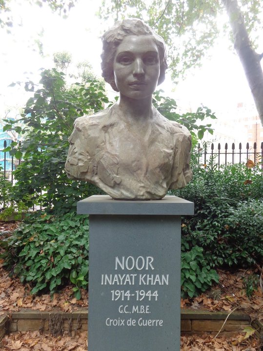 tugu peringatan noor khan